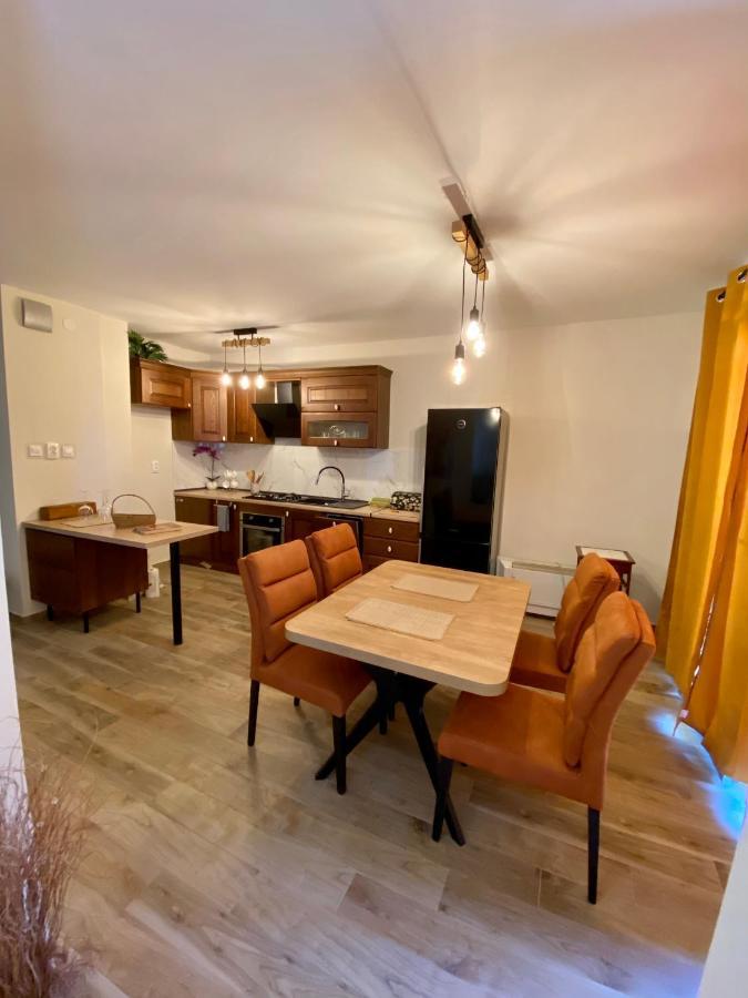 Apartment With Balcony And Free Parking Zara Esterno foto